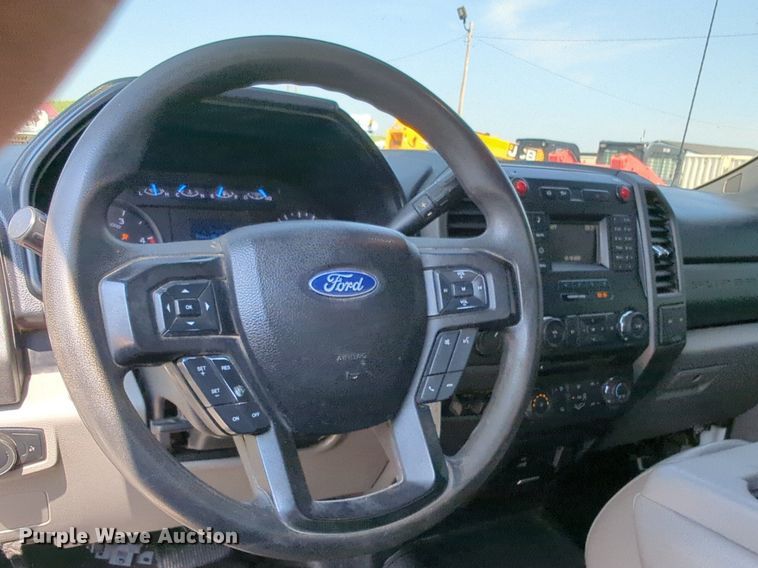 image for item NW9588 2017 Ford F550 Super Duty XL truck cab and chassis