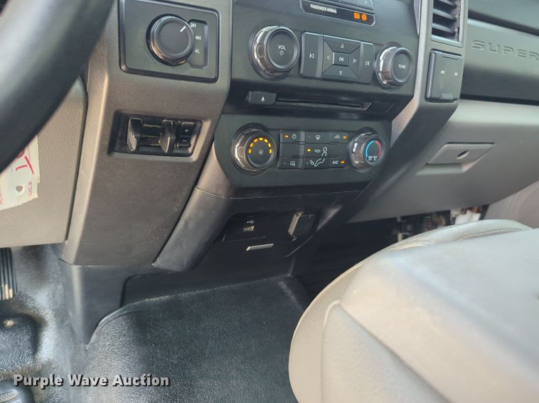 image for item NW9588 2017 Ford F550 Super Duty XL truck cab and chassis