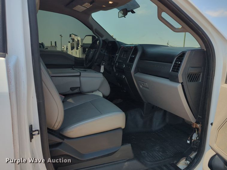 image for item NW9588 2017 Ford F550 Super Duty XL truck cab and chassis