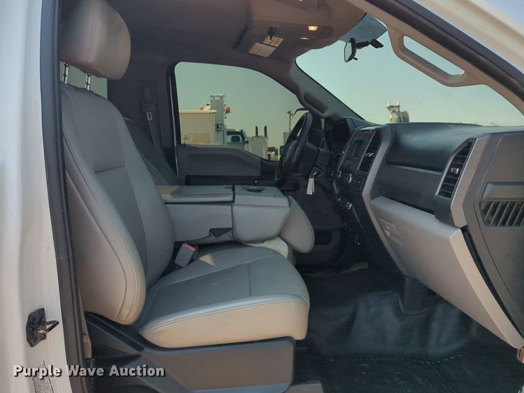 image for item NW9588 2017 Ford F550 Super Duty XL truck cab and chassis