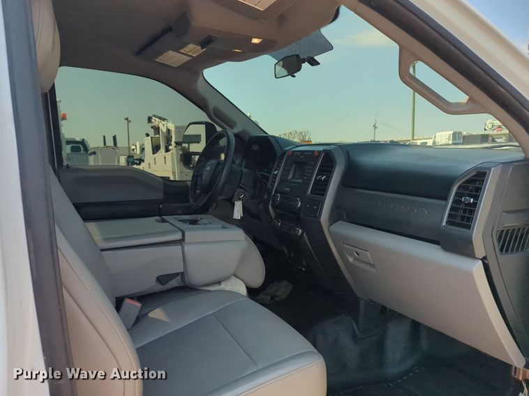 image for item NW9588 2017 Ford F550 Super Duty XL truck cab and chassis