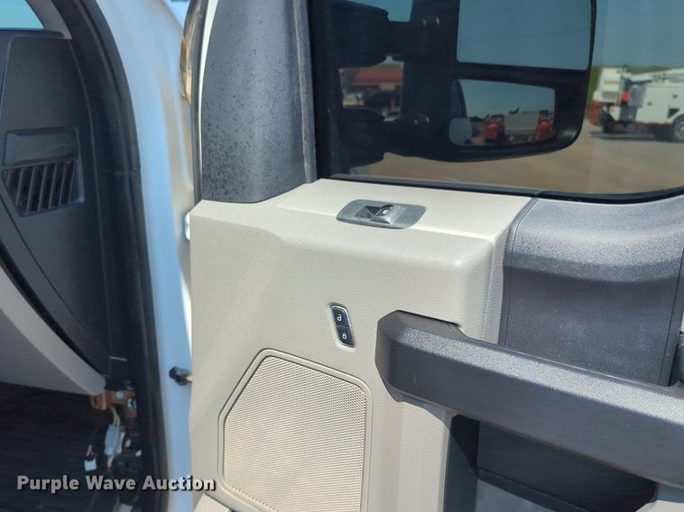 image for item NW9588 2017 Ford F550 Super Duty XL truck cab and chassis