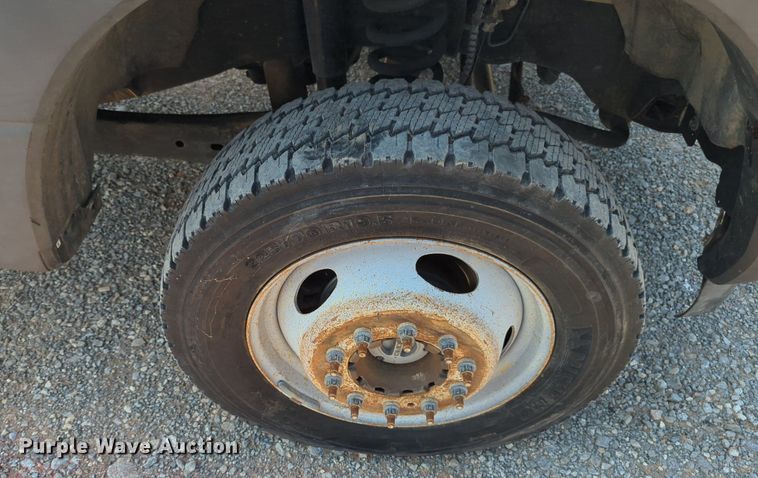 image for item NW9588 2017 Ford F550 Super Duty XL truck cab and chassis