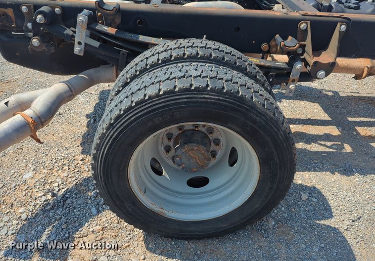 image for item NW9588 2017 Ford F550 Super Duty XL truck cab and chassis