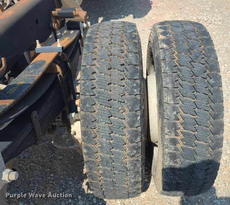 image for item NW9588 2017 Ford F550 Super Duty XL truck cab and chassis