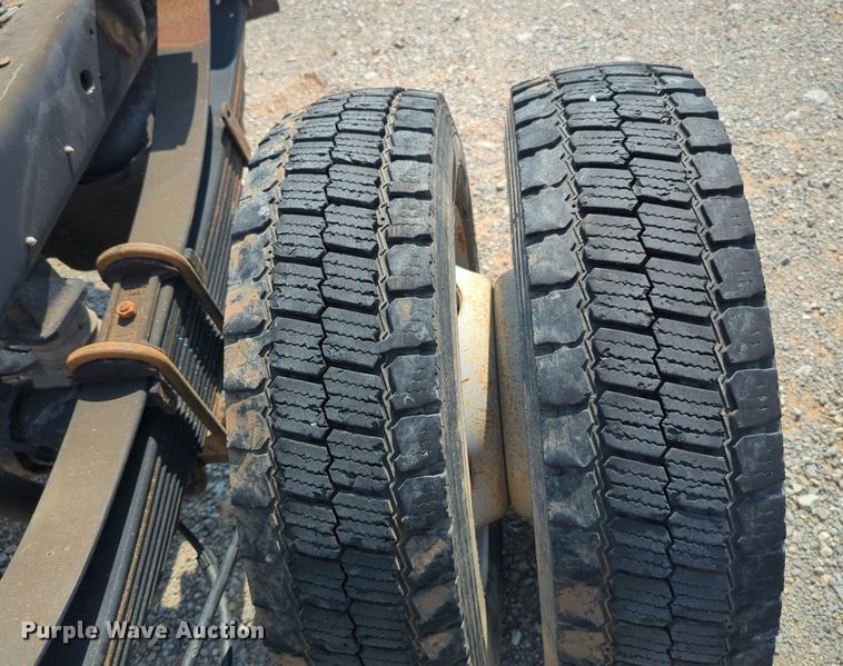 image for item NW9588 2017 Ford F550 Super Duty XL truck cab and chassis