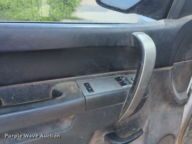 image for item NW9599 2012 Chevrolet 2SC pickup truck