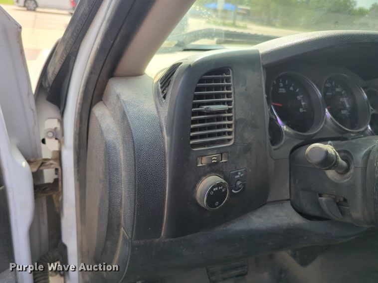 image for item NW9599 2012 Chevrolet 2SC pickup truck