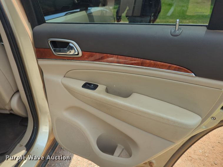 image for item NW9612 2011 Jeep Grand Cherokee Overland SUV