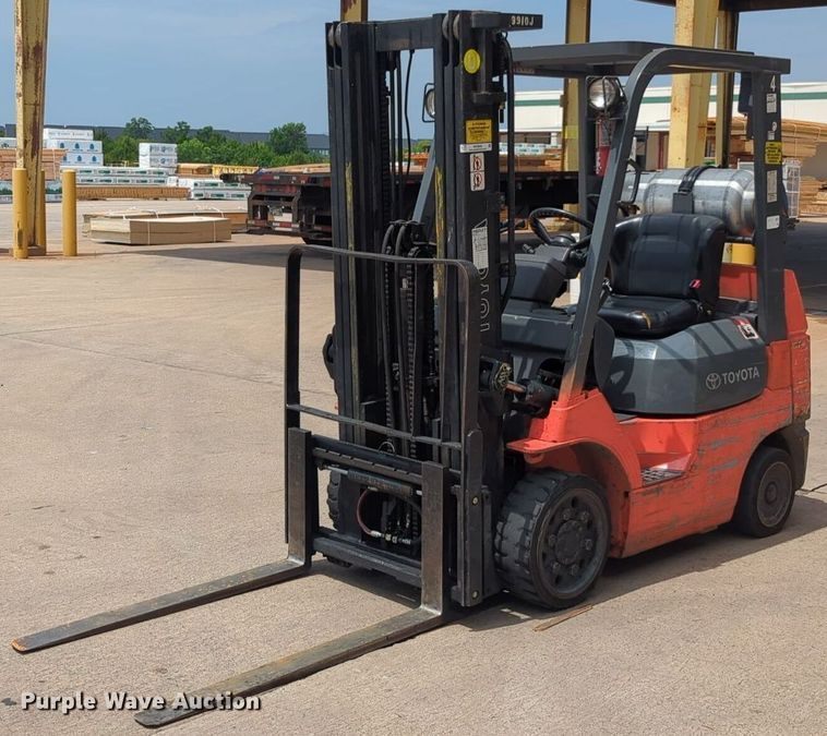 image for item NW9660 1999 Toyota 7FGCU25 forklift