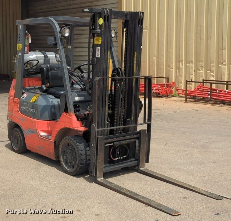 image for item NW9660 1999 Toyota 7FGCU25 forklift