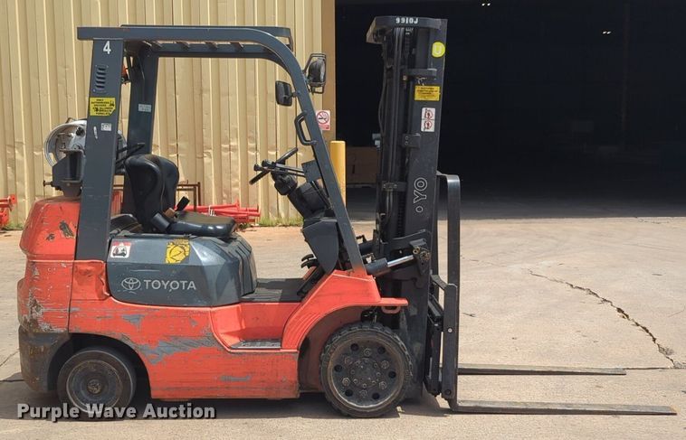 image for item NW9660 1999 Toyota 7FGCU25 forklift