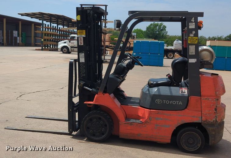 image for item NW9660 1999 Toyota 7FGCU25 forklift