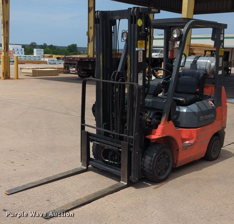 image for item NW9660 1999 Toyota 7FGCU25 forklift