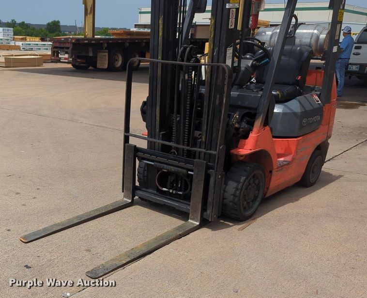 image for item NW9660 1999 Toyota 7FGCU25 forklift