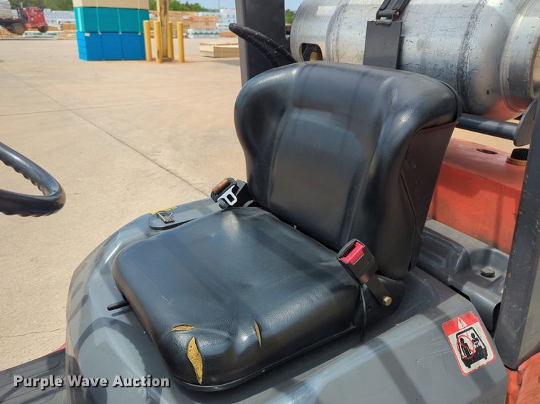 image for item NW9660 1999 Toyota 7FGCU25 forklift