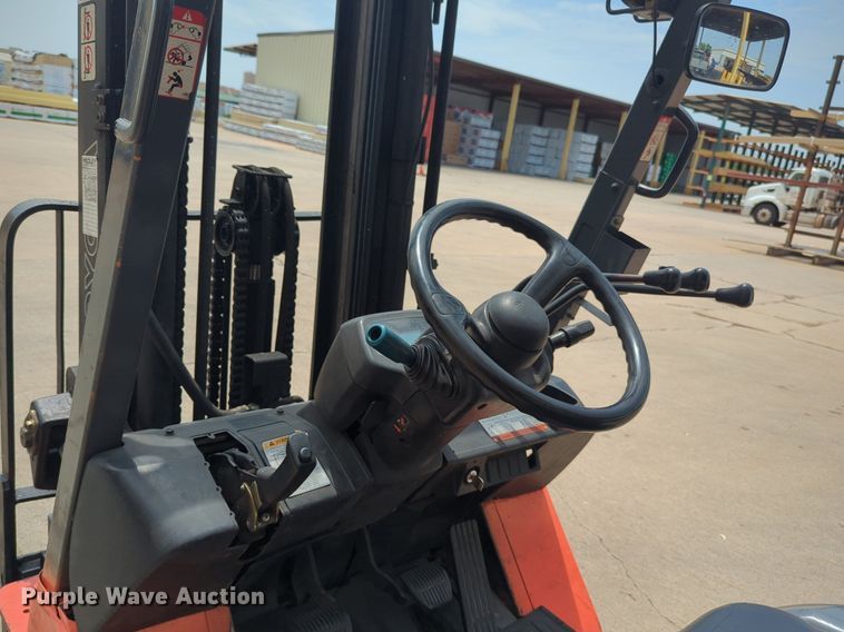 image for item NW9660 1999 Toyota 7FGCU25 forklift