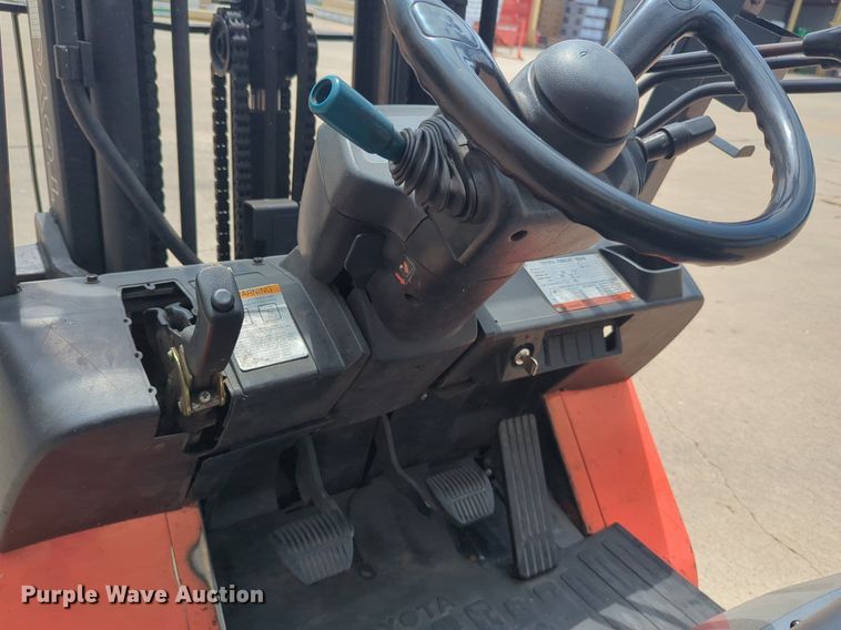 image for item NW9660 1999 Toyota 7FGCU25 forklift