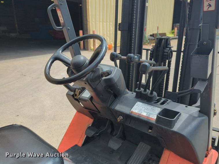 image for item NW9660 1999 Toyota 7FGCU25 forklift