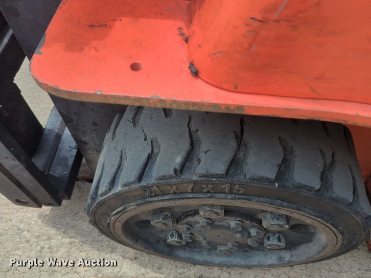 image for item NW9660 1999 Toyota 7FGCU25 forklift