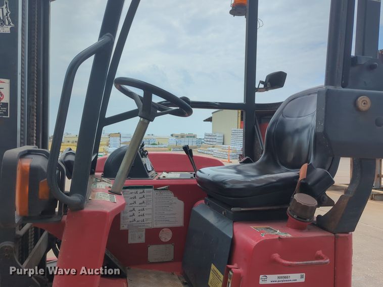 image for item NW9661 2014 Moffett M55 forklift