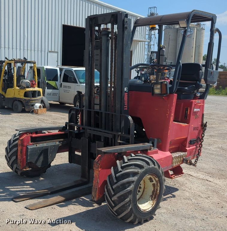 image for item NW9671 2006 Moffet M55 forklift