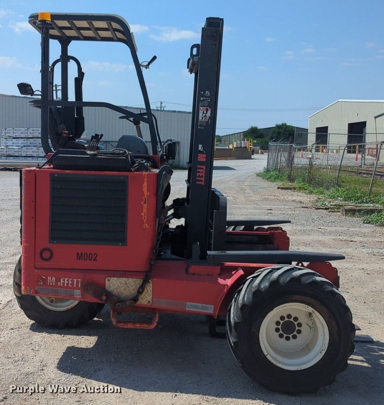 image for item NW9671 2006 Moffet M55 forklift