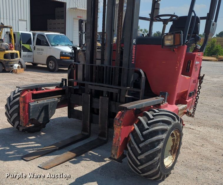 image for item NW9671 2006 Moffet M55 forklift