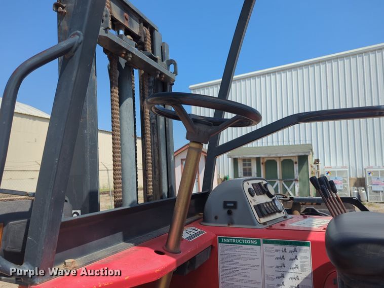 image for item NW9671 2006 Moffet M55 forklift