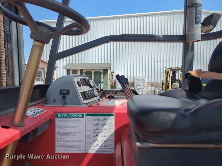 image for item NW9671 2006 Moffet M55 forklift