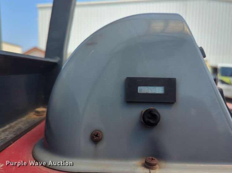 image for item NW9671 2006 Moffet M55 forklift