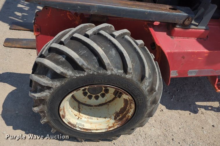 image for item NW9671 2006 Moffet M55 forklift