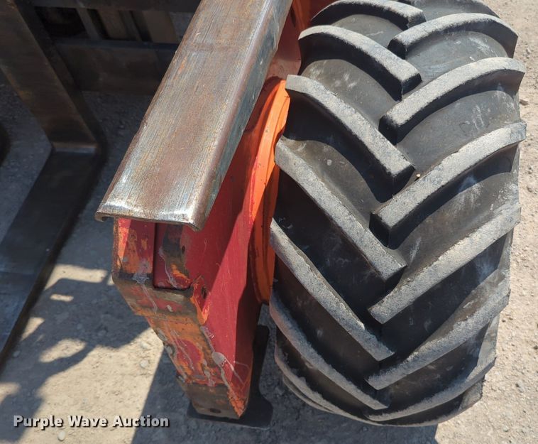 image for item NW9671 2006 Moffet M55 forklift