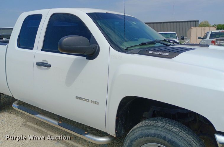image for item NY9306 2013 Chevrolet Silverado 2500HD Ext. Cab pickup truck