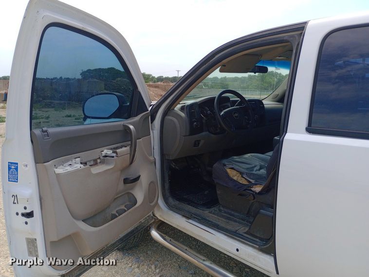 image for item NY9306 2013 Chevrolet Silverado 2500HD Ext. Cab pickup truck