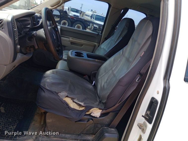 image for item NY9306 2013 Chevrolet Silverado 2500HD Ext. Cab pickup truck