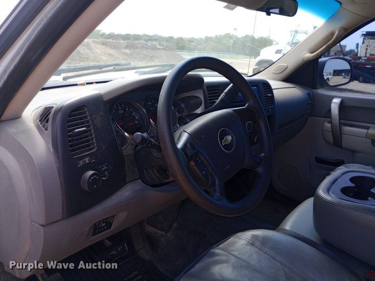 image for item NY9306 2013 Chevrolet Silverado 2500HD Ext. Cab pickup truck