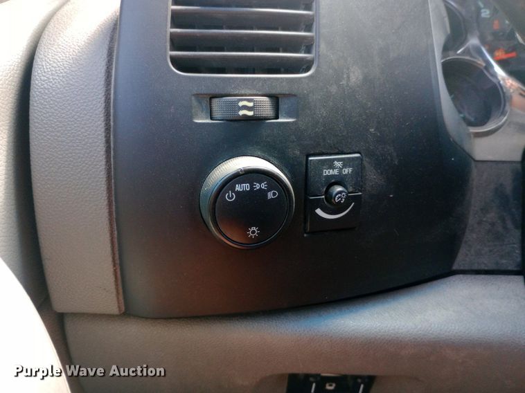 image for item NY9306 2013 Chevrolet Silverado 2500HD Ext. Cab pickup truck