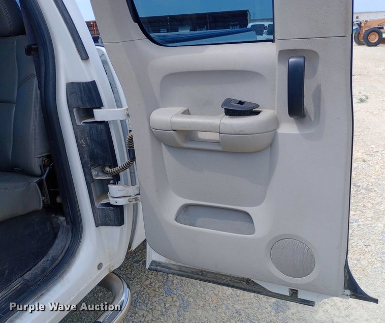 image for item NY9306 2013 Chevrolet Silverado 2500HD Ext. Cab pickup truck