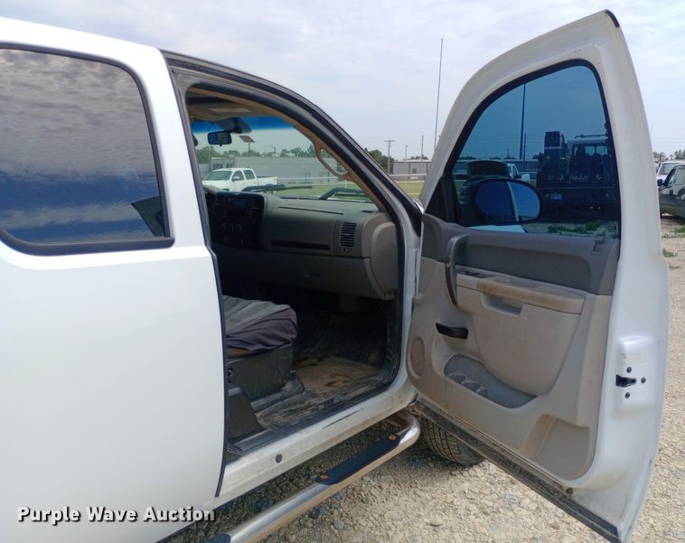 image for item NY9306 2013 Chevrolet Silverado 2500HD Ext. Cab pickup truck