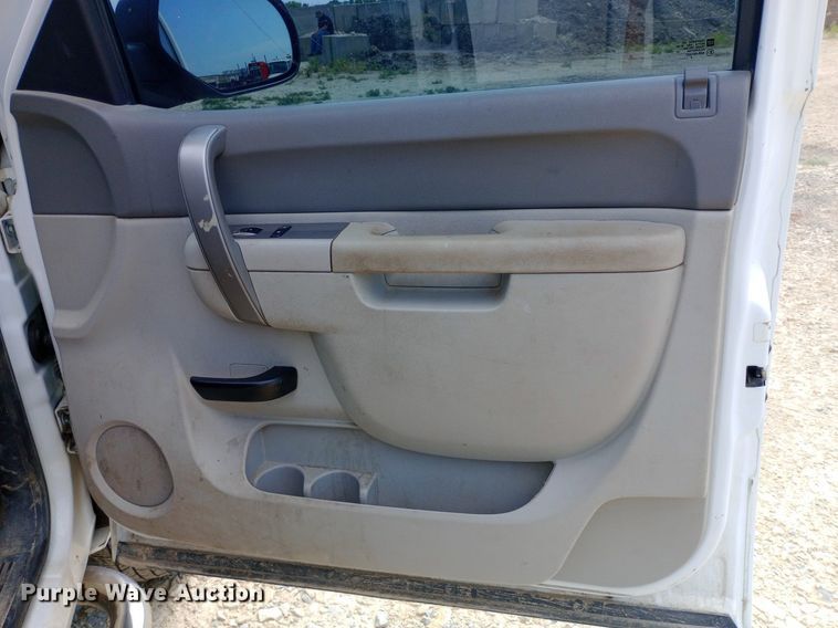 image for item NY9306 2013 Chevrolet Silverado 2500HD Ext. Cab pickup truck