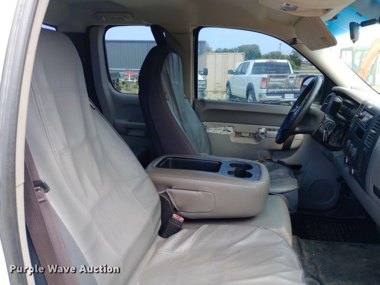 image for item NY9306 2013 Chevrolet Silverado 2500HD Ext. Cab pickup truck