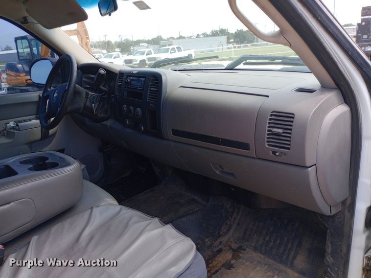 image for item NY9306 2013 Chevrolet Silverado 2500HD Ext. Cab pickup truck