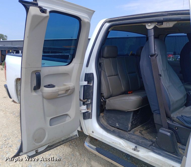 image for item NY9306 2013 Chevrolet Silverado 2500HD Ext. Cab pickup truck