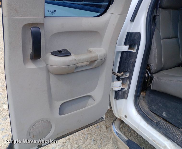 image for item NY9306 2013 Chevrolet Silverado 2500HD Ext. Cab pickup truck