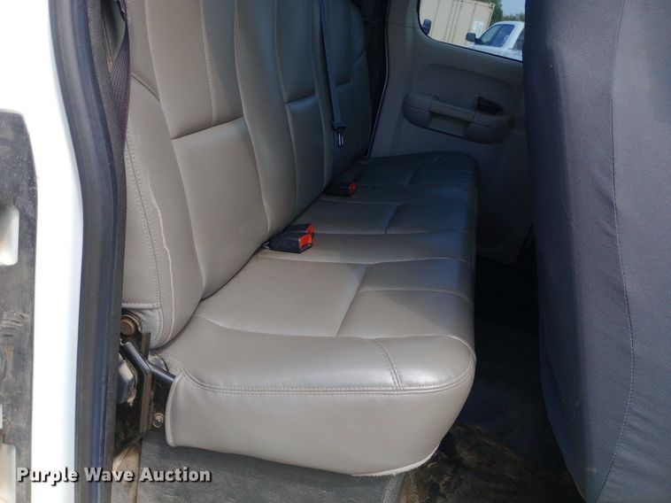 image for item NY9306 2013 Chevrolet Silverado 2500HD Ext. Cab pickup truck