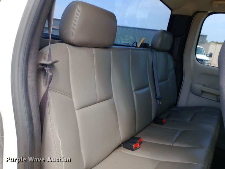 image for item NY9306 2013 Chevrolet Silverado 2500HD Ext. Cab pickup truck