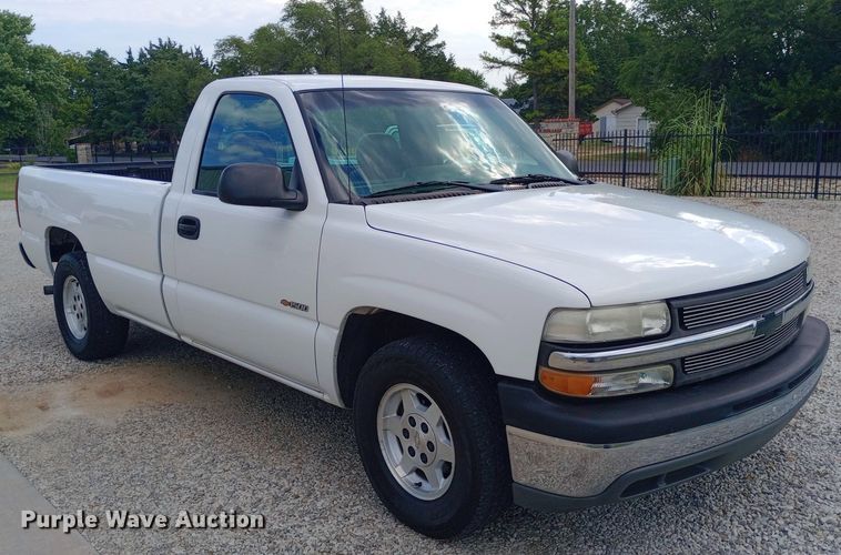 image for item NY9385 2001 Chevrolet  Silverado 1500 pickup truck