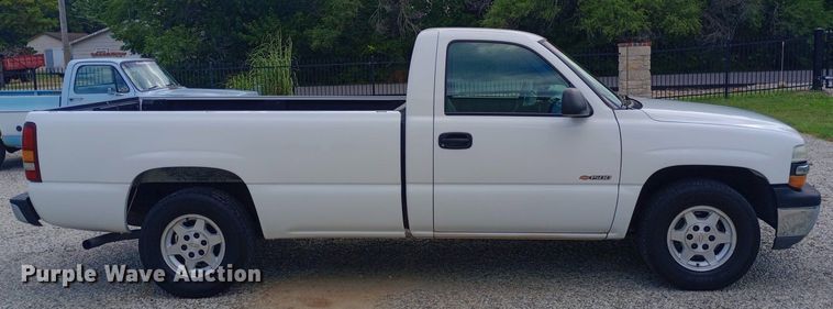 image for item NY9385 2001 Chevrolet  Silverado 1500 pickup truck