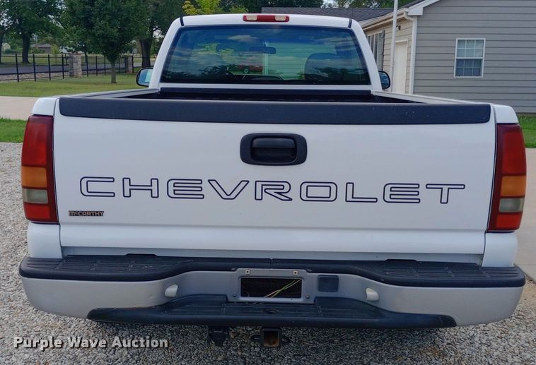 image for item NY9385 2001 Chevrolet  Silverado 1500 pickup truck